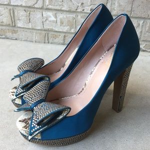 NWOB Vince Camito Grady Bling Bow Platforms 6.5